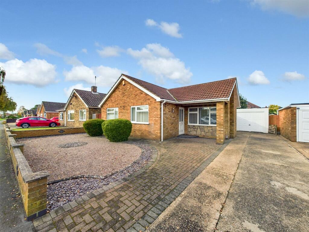 3 bedroom detached bungalow for sale in Kinder Avenue, North Hykeham