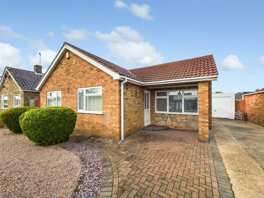3 bedroom detached bungalow for sale in Kinder Avenue, North Hykeham, Lincoln, LN6