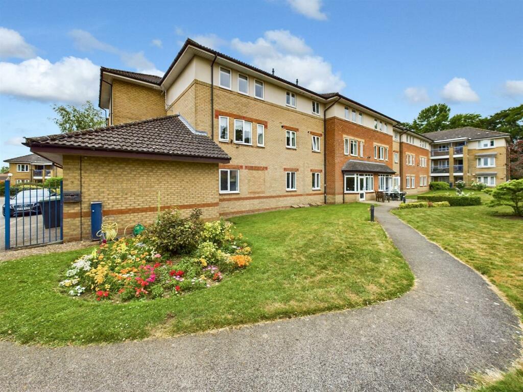 2 bedroom apartment for sale in Minster Court, Bracebridge Heath, LN4
