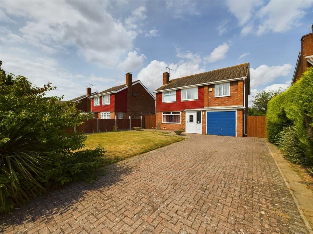 4 bedroom detached house for sale in Dore Avenue, North Hykeham
