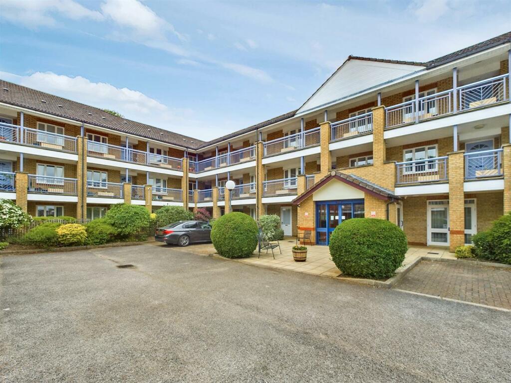 2 bedroom flat for sale in Minster Court, Bracebridge Heath, Lincoln, LN4
