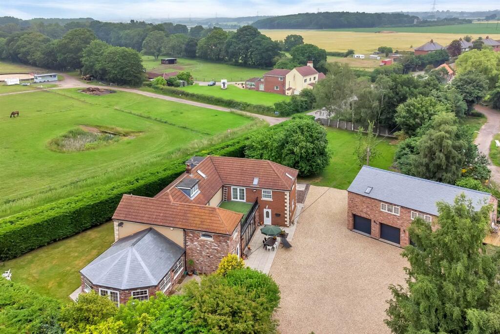 5 bedroom detached house for sale in Eagle Moor, Lincoln, LN6