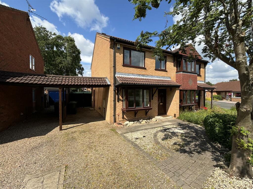 3 bedroom semidetached house for sale in Wedgewood Road, Lincoln, LN6