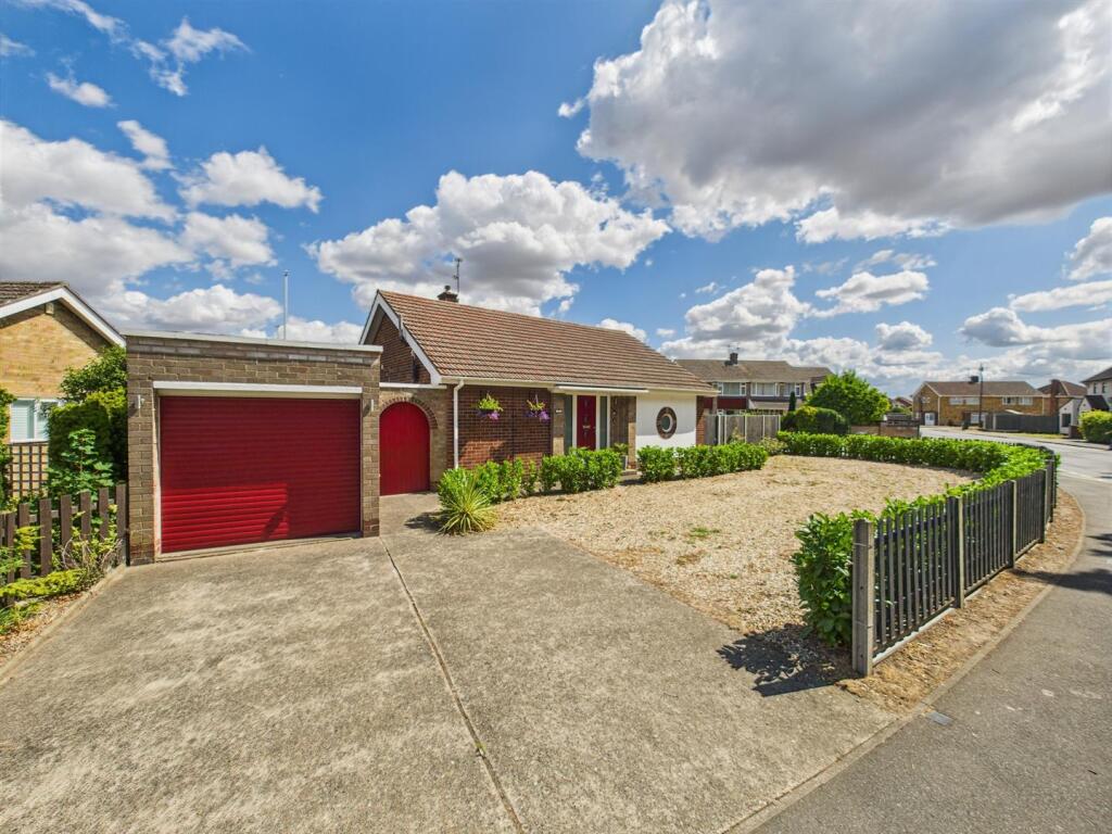 Main image of property: Hathersage Avenue, North Hykeham, Lincoln