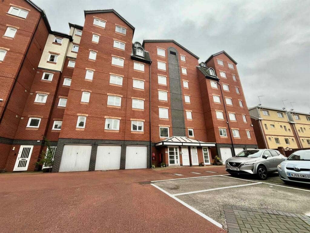 2 bedroom apartment for sale in Dolphin Quays, Clive Street, North