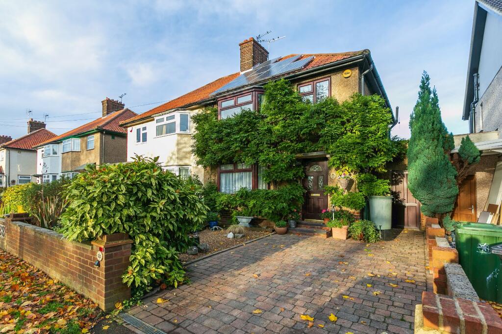 3 bedroom semidetached house for sale in The Harebreaks, Watford