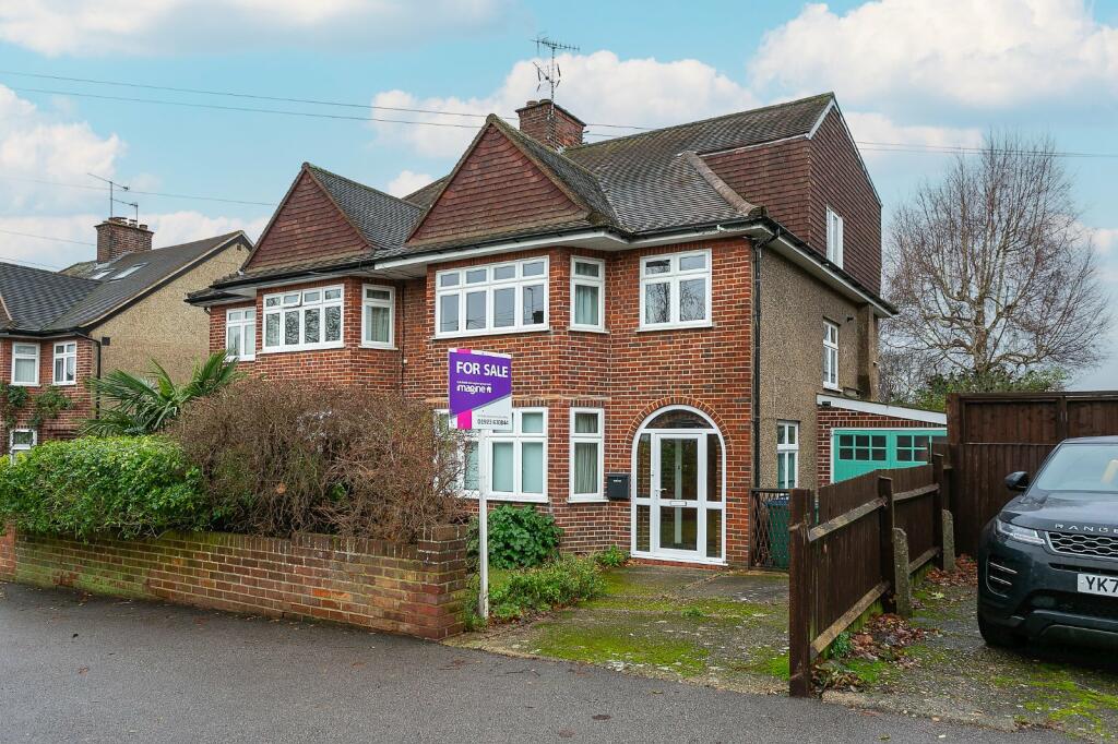 5 bedroom semidetached house for sale in Langley Way, Watford