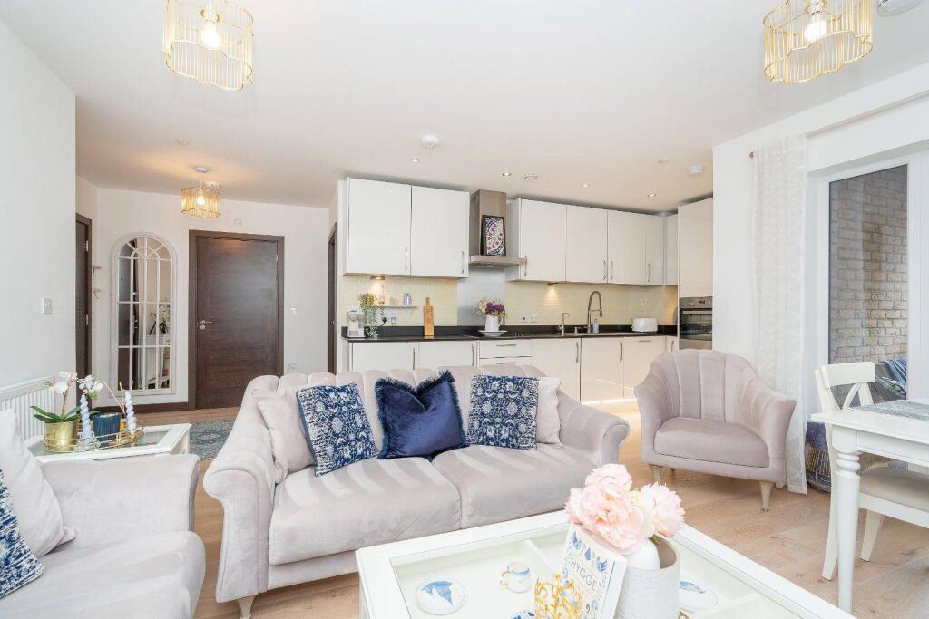 Main image of property: Chiltern Court, Watford, WD24