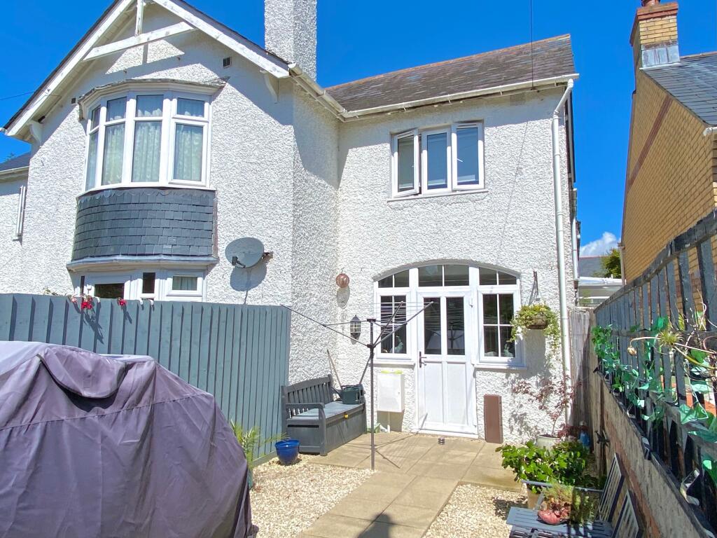 2 bedroom end of terrace house for sale in Alexandra Road, Weymouth, DT4