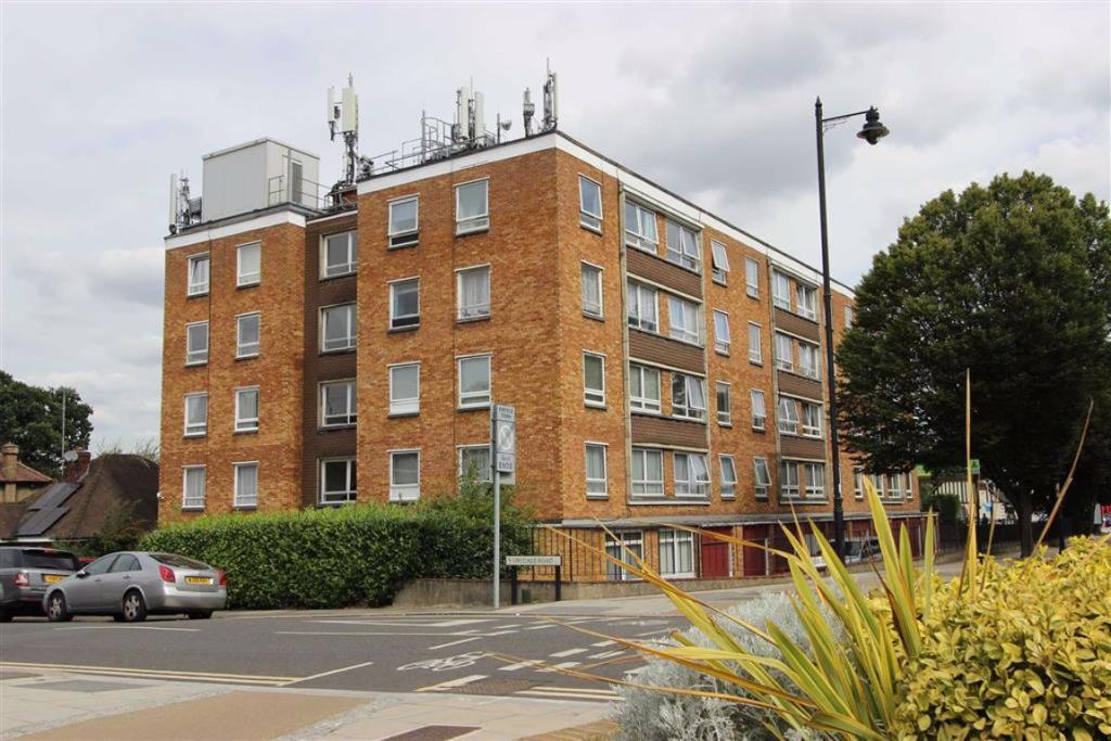 1 bedroom flat for sale in Princessa Court, Enfield, Middx, EN2