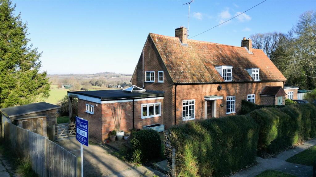 3 bedroom end of terrace house for sale in Far Reaching Countryside