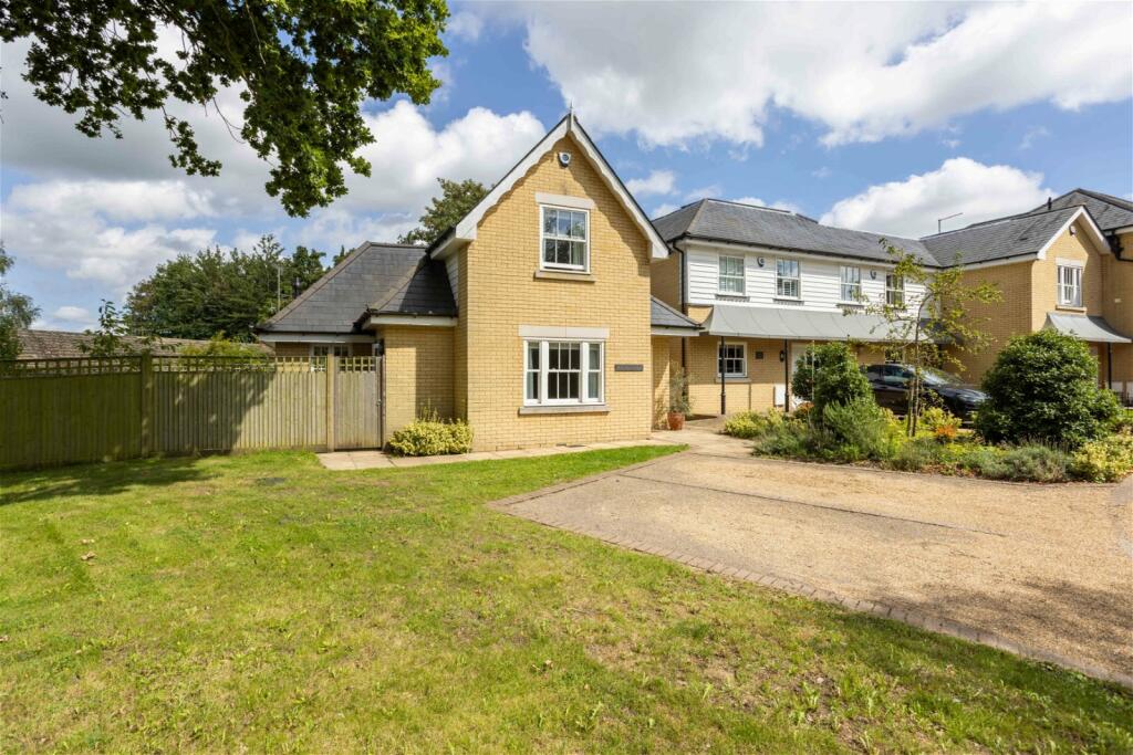 3 bedroom detached house for sale in Centrally Located To Hawkhurst