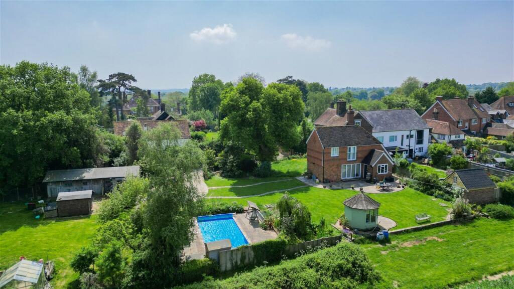 5 bedroom detached house for sale in Family Home On Slip Mill Lane In