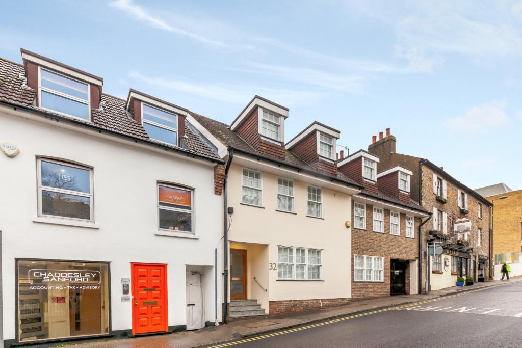 Main image of property: 32 Castle Street, Guildford, GU1