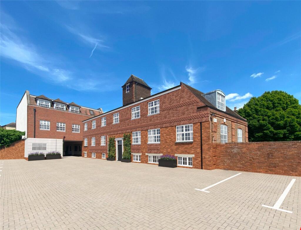 Main image of property: West Street, Farnham, Surrey, GU9