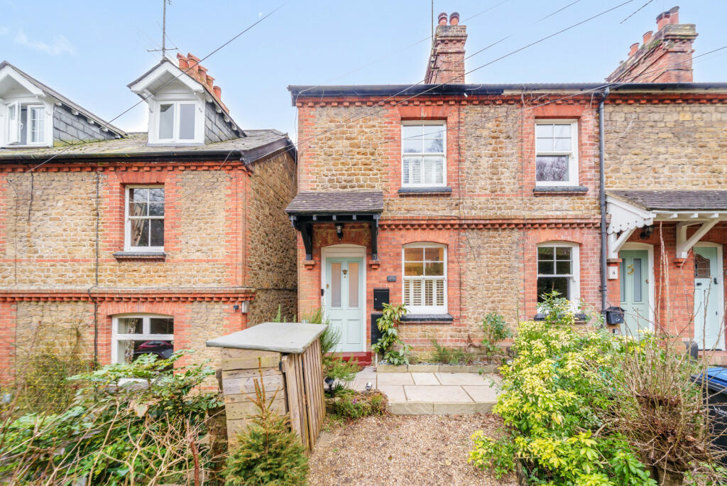 3 bedroom end of terrace house for sale in Eashing Lane, Godalming, GU7