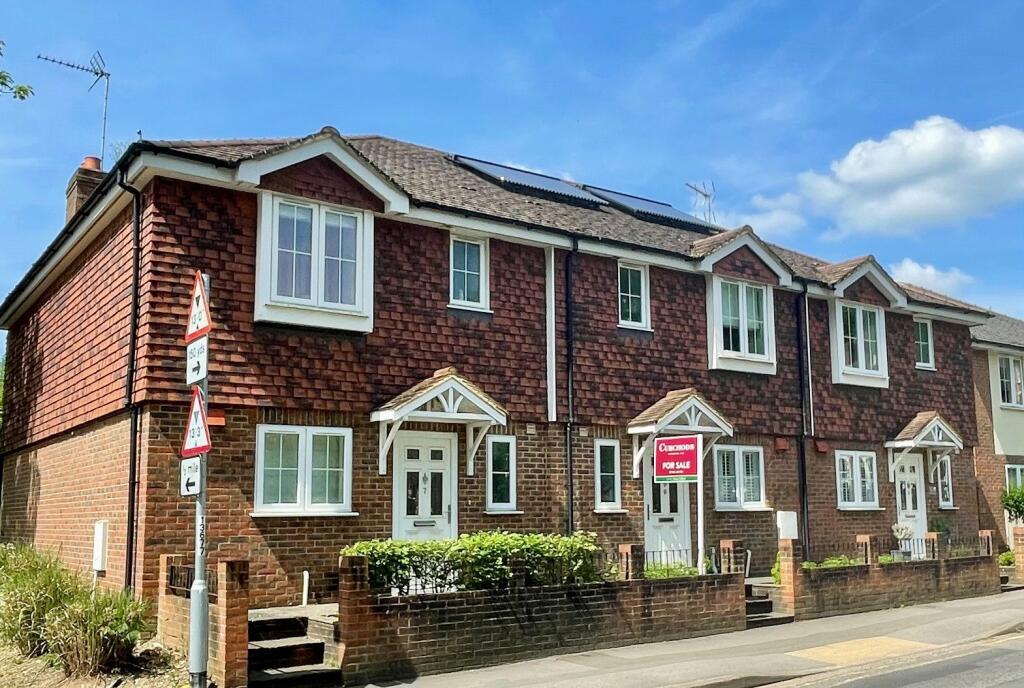 3 bedroom terraced house for sale in Charterhouse Court, Borough Road