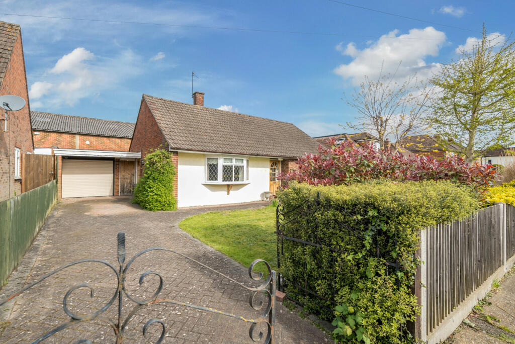 2 bedroom bungalow for sale in Furze Lane, Godalming, GU7