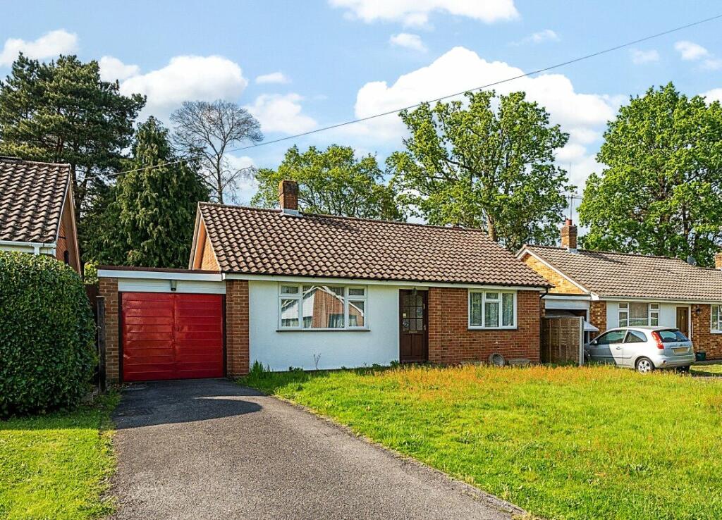 2 bedroom bungalow for sale in Merryacres, Witley, Godalming, GU8