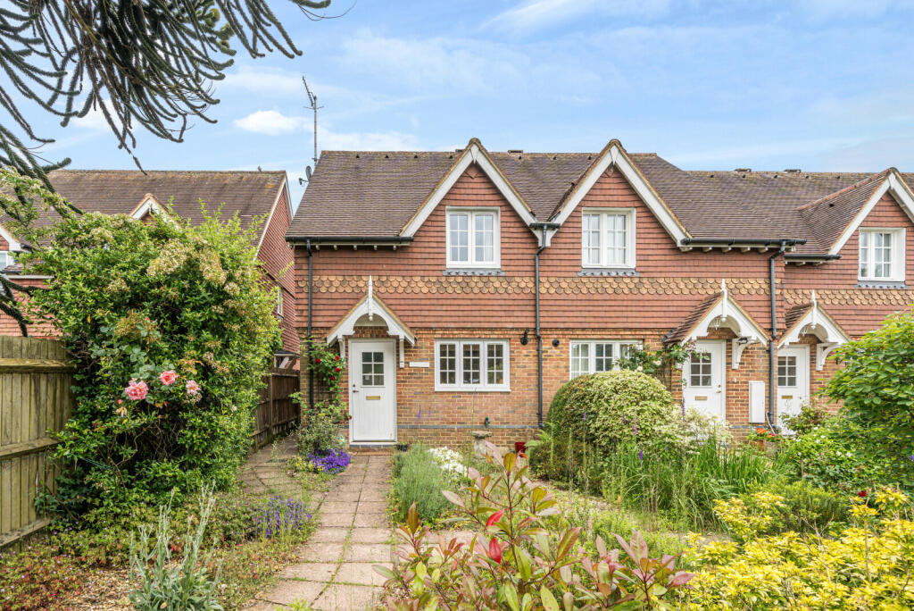 2 bedroom end of terrace house for sale in Staceys Meadow, Elstead, GU8