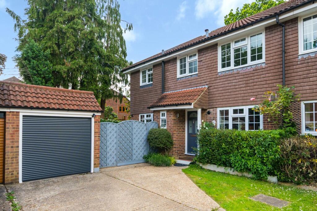 4 bedroom semidetached house for sale in Pinckards, Chiddingfold