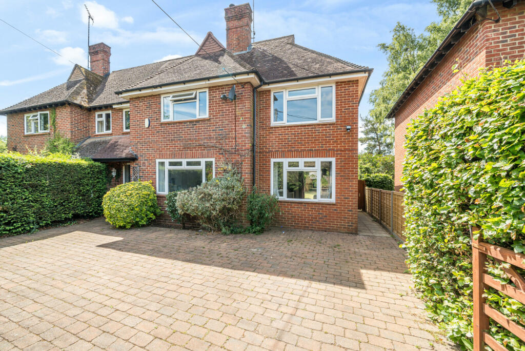 4 bedroom semidetached house for sale in West Hill, Elstead, GU8