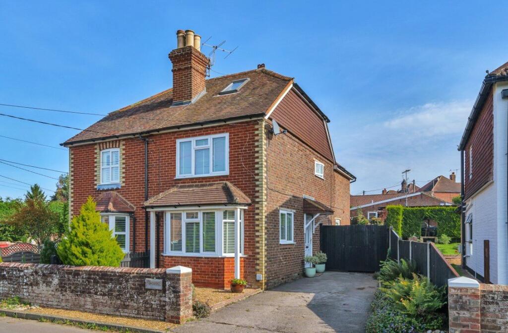 2 bedroom semidetached house for sale in Lower Manor Road, Milford