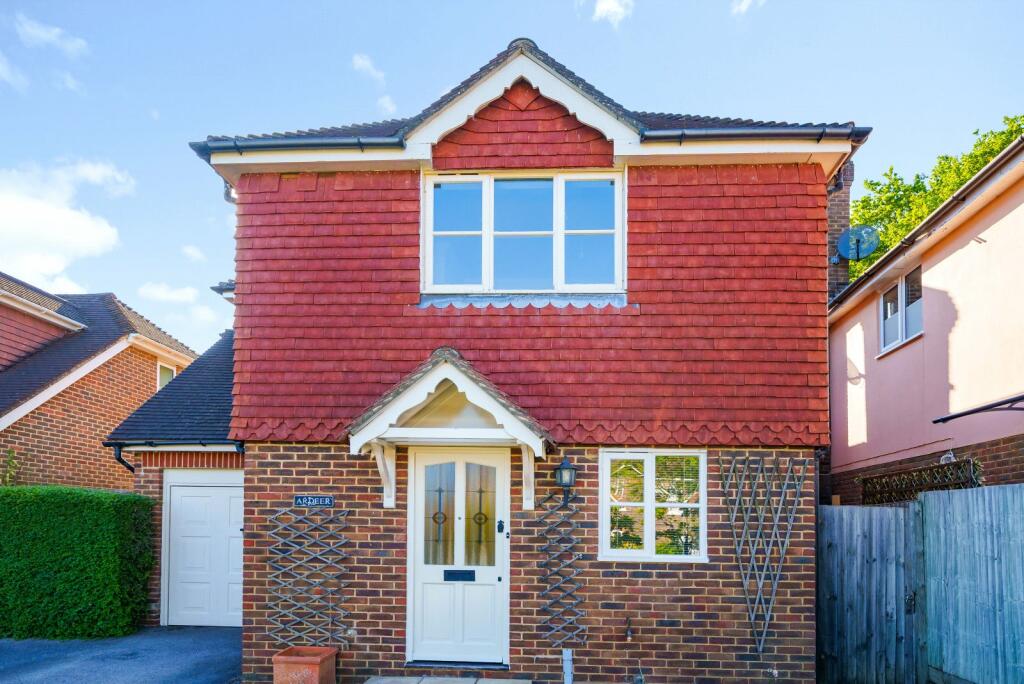 3 bedroom detached house for sale in Church Street, Rudgwick, RH12