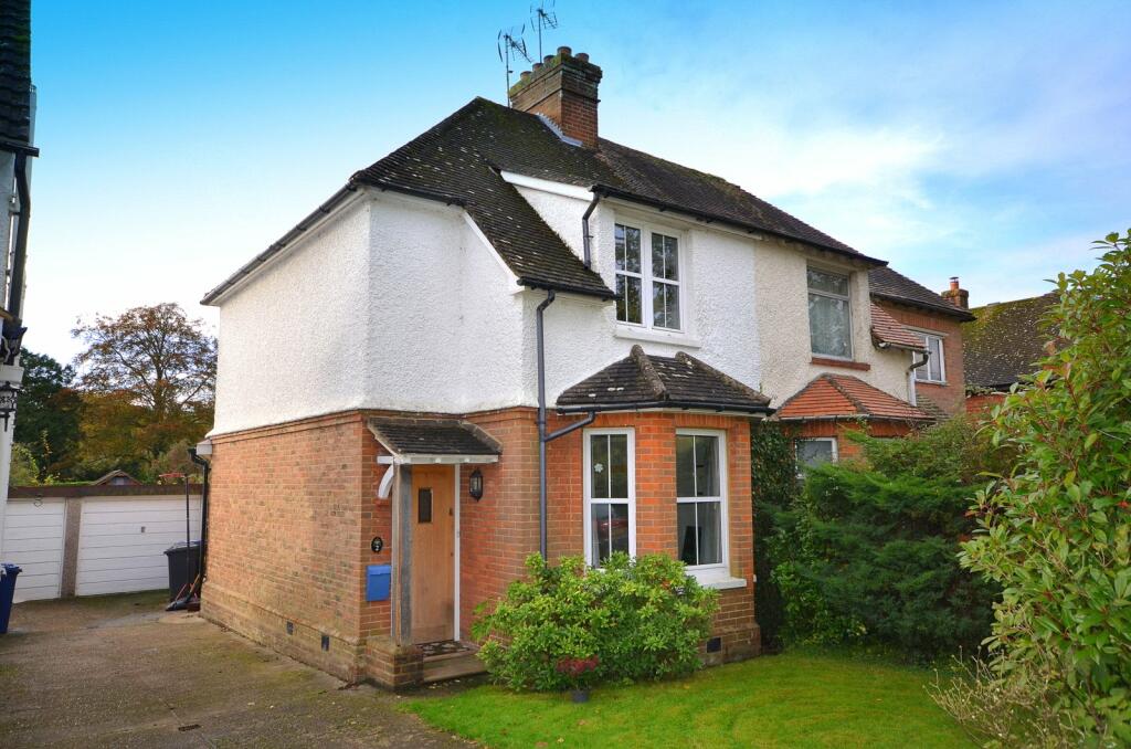 2 bedroom semidetached house for sale in Ockley Road, Ewhurst, GU6