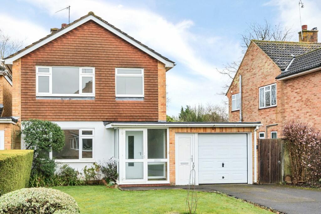 3 bedroom detached house for sale in Trelawne Drive, Cranleigh, GU6