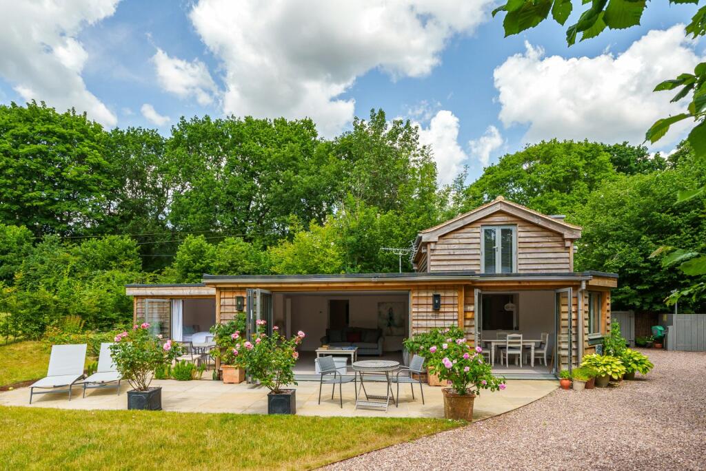 3 bedroom detached house for sale in Hermongers Lane, Rudgwick, RH12