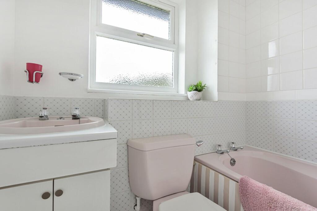 1 bedroom end of terrace house for sale in St. Peters Gardens