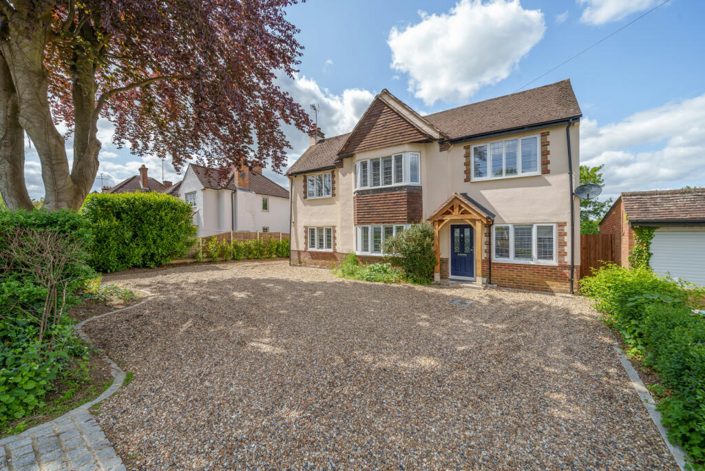 4 bedroom detached house for sale in Bridgefield, Farnham, GU9