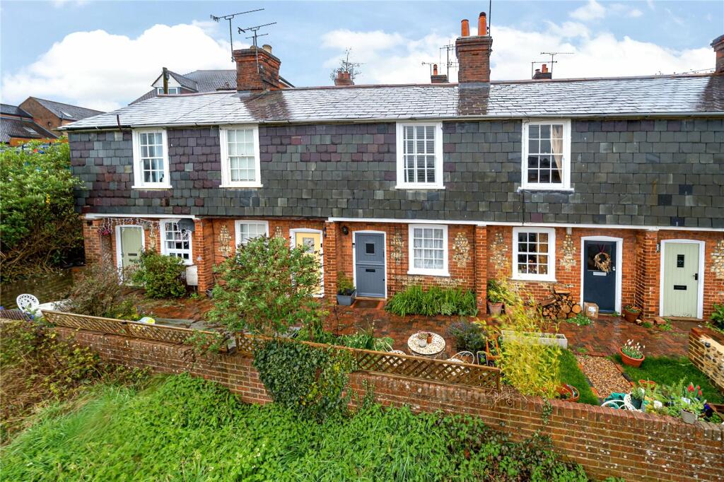 2 bedroom house for sale in Mead Lane, Farnham, GU9