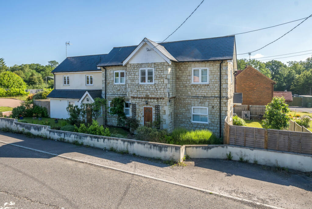 4 bedroom semidetached house for sale in Halfway Cottages, Bucks Horn