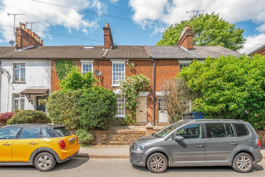 Main image of property: Guildford Road, Farnham, GU9