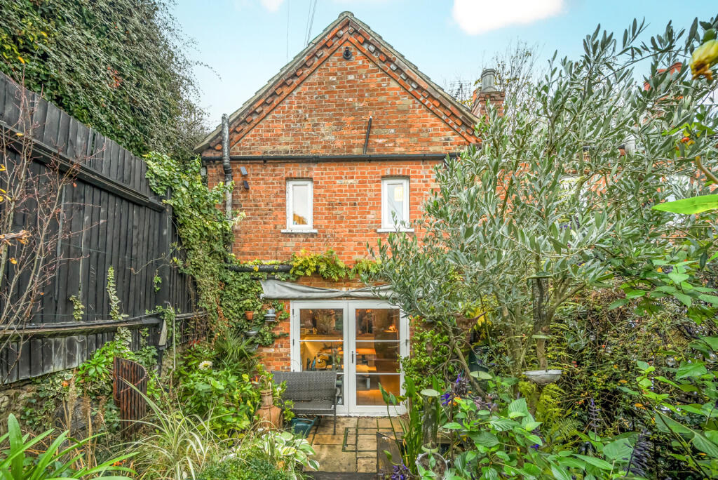 Main image of property: Coopers Terrace, East Street, Farnham, GU9