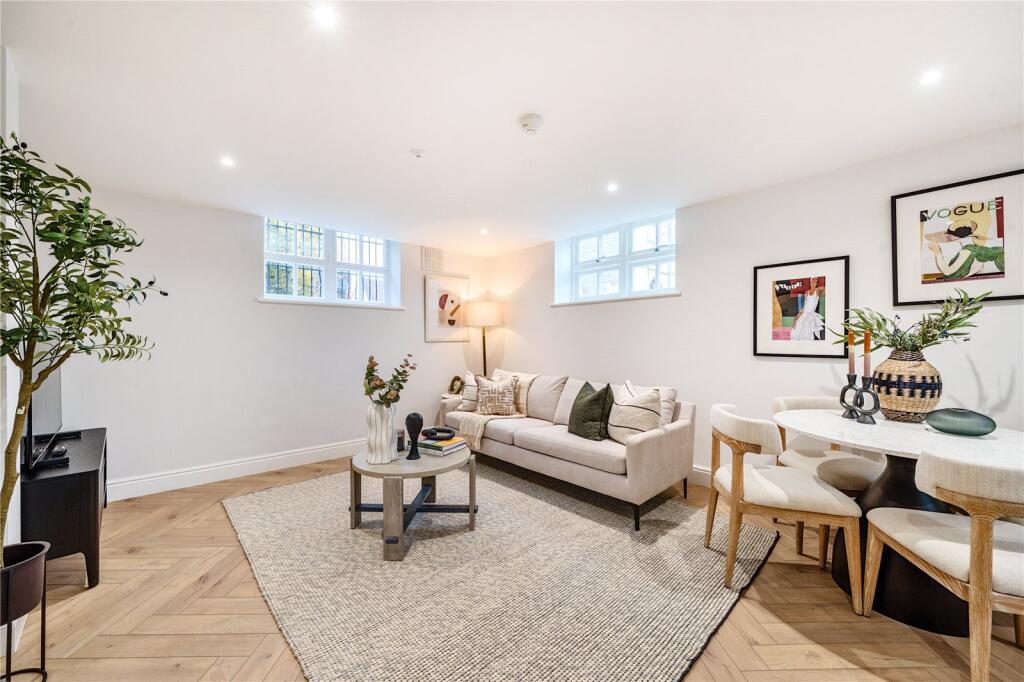 Main image of property: The Courtyard, West Street, Farnham, GU9