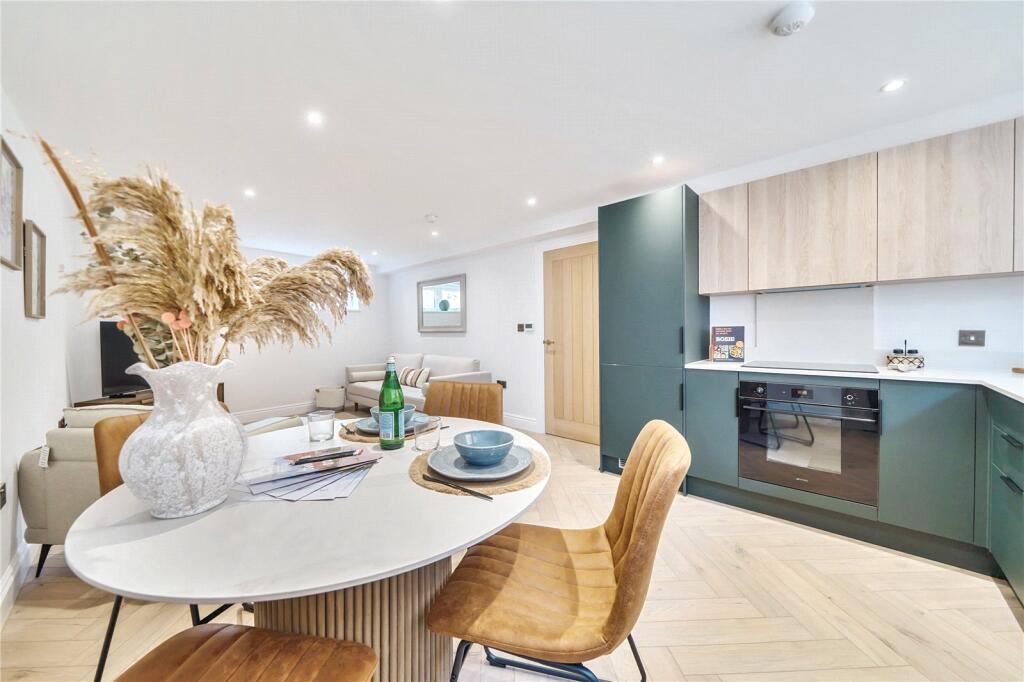 Main image of property: The Courtyard, West Street, Farnham, GU9