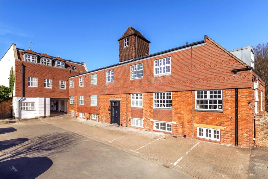 Main image of property: The Courtyard, West Street, Farnham, GU9