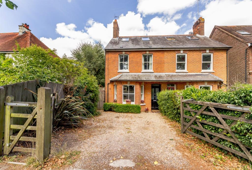 5 bedroom semidetached house for sale in Ridgway Road, Farnham, GU9