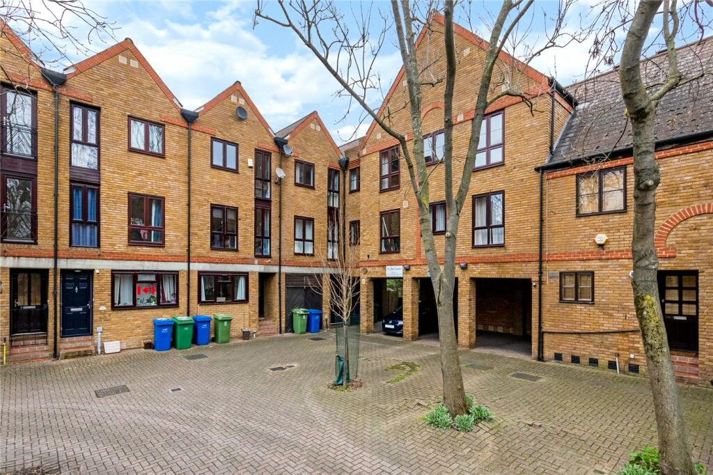 2 bedroom apartment for sale in Brunswick Quay, London, SE16