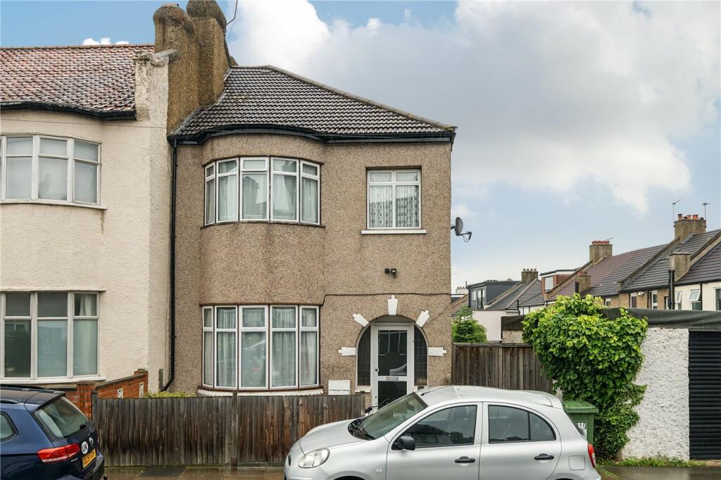 3 bedroom end of terrace house for sale in Como Road, London, SE23