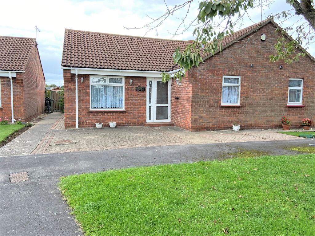 2 bedroom semi-detached bungalow for rent in 18 Goodson Close, Boston ...