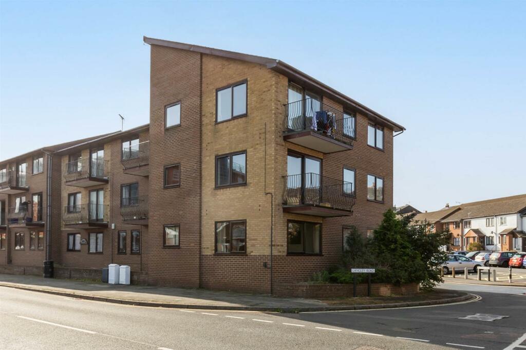 2 bedroom flat for sale in Cowes, Isle of Wight, PO31