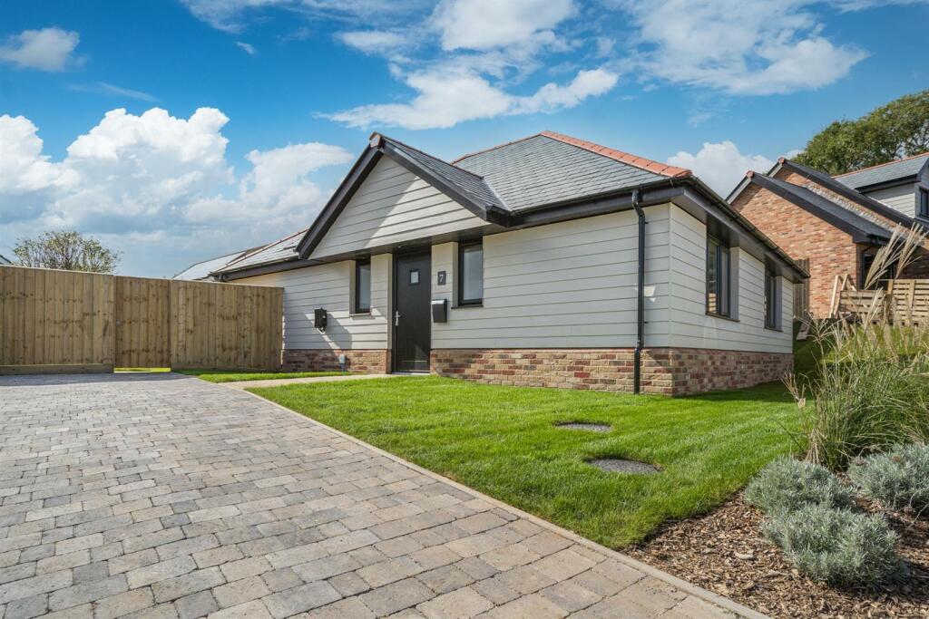 2 bedroom detached bungalow for sale in Niton, Isle of Wight, PO38