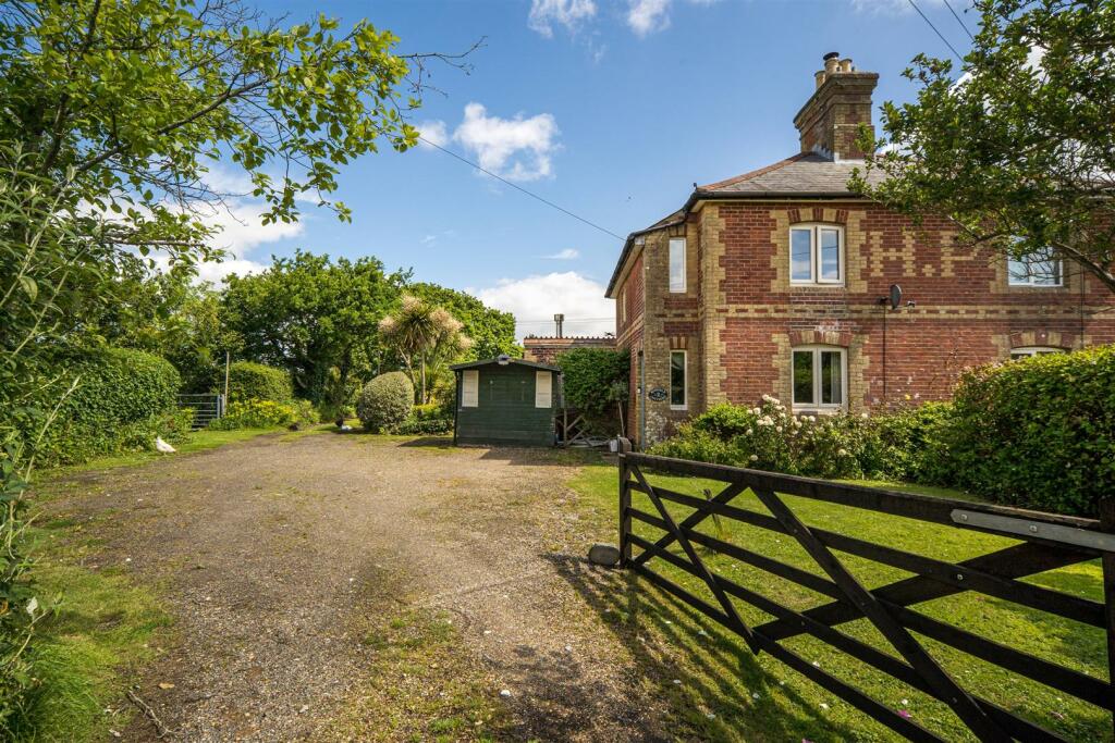 3 bedroom semidetached house for sale in Mill Lane, Binfield, Nr