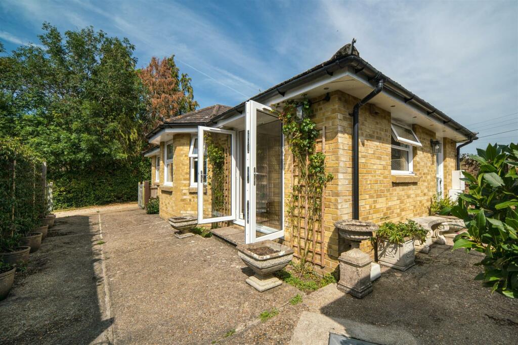 2 bedroom detached bungalow for sale in Carisbrooke, Isle of Wight, PO30