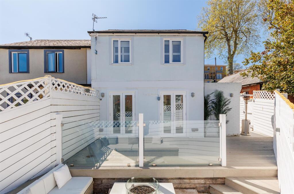 Main image of property: Cowes, Isle of Wight