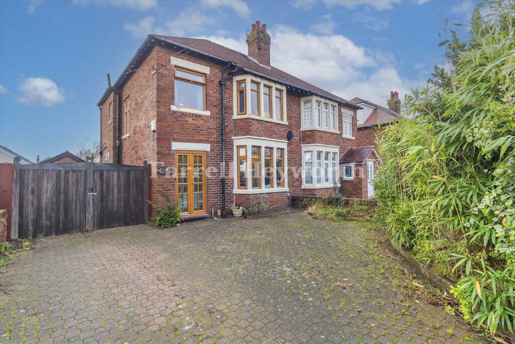 3 bedroom semidetached house for sale in Church Road, St. Annes